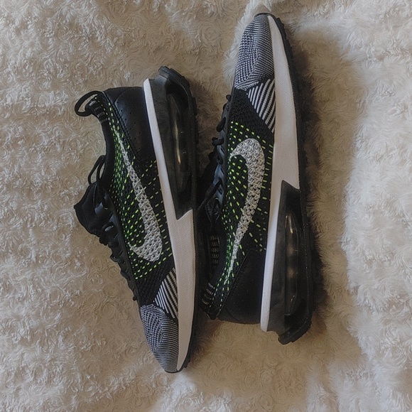 WOMEN NIKE FLYKNIT RACER SHOES - Picture 1 of 8